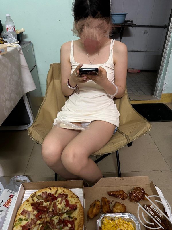 姨妈和姨夫今晚出去有事，我借着请表妹吃夜宵的借口，把她操到痉软-orz7｜开眼社区